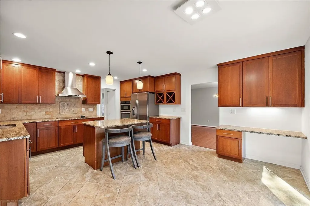 901 Hollywood Avenue Grosse Pointe Woods City MI 48236