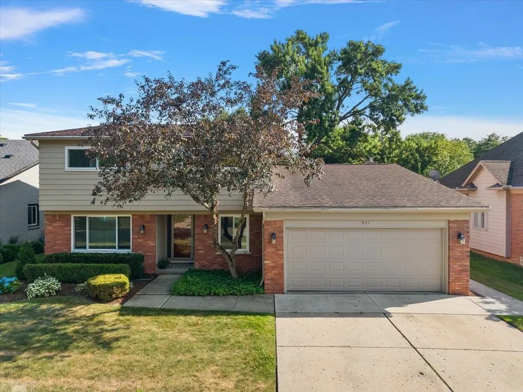 901 Hollywood Avenue Grosse Pointe Woods City MI 48236