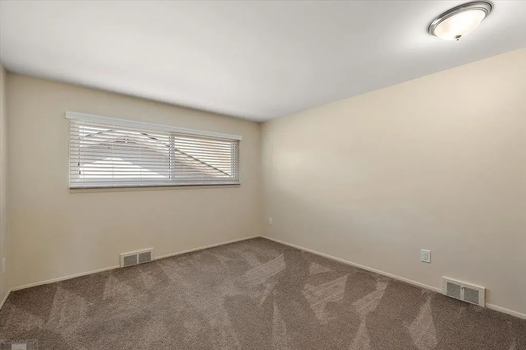 901 Hollywood Avenue Grosse Pointe Woods City MI 48236