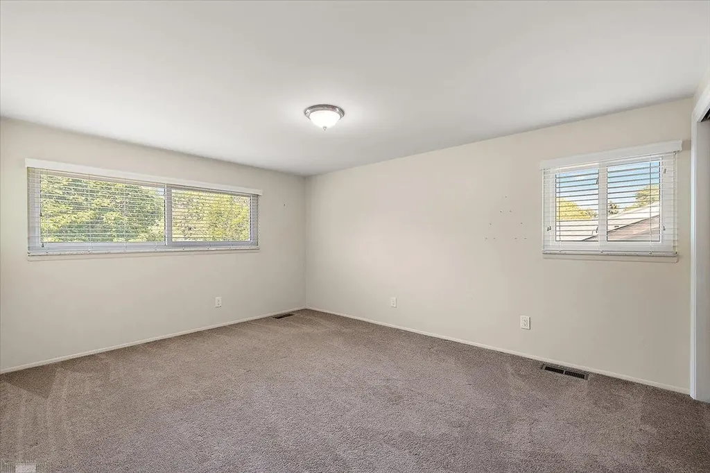 901 Hollywood Avenue Grosse Pointe Woods City MI 48236