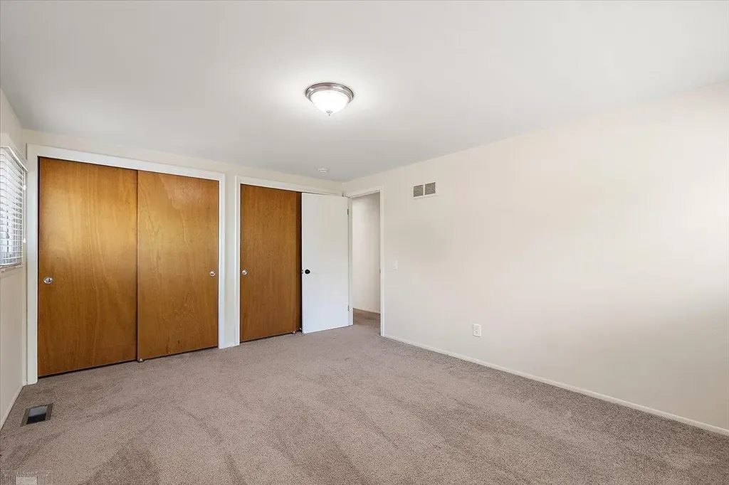 901 Hollywood Avenue Grosse Pointe Woods City MI 48236