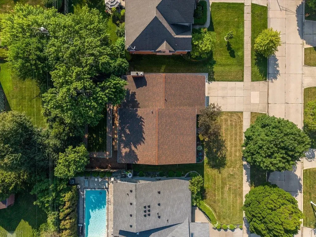 901 Hollywood Avenue Grosse Pointe Woods City MI 48236