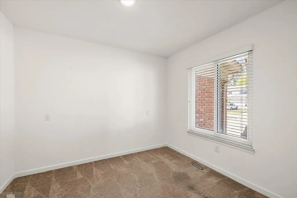 901 Hollywood Avenue Grosse Pointe Woods City MI 48236