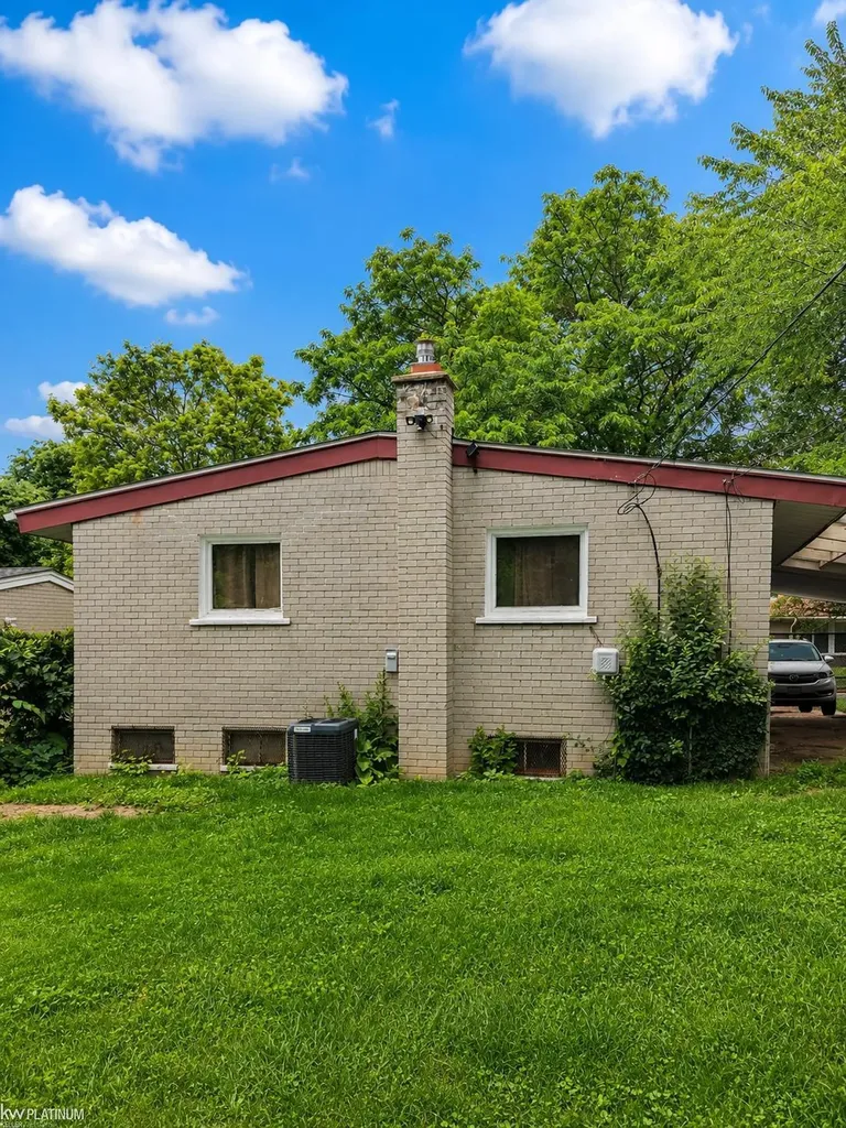 488 Bay Street Pontiac City MI 48342