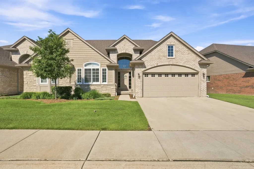5272 Hawkseye Trace Warren City MI 48092