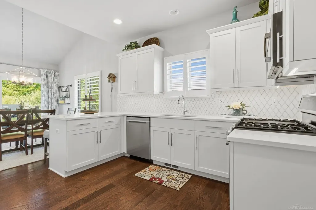 5272 Hawkseye Trace Warren City MI 48092