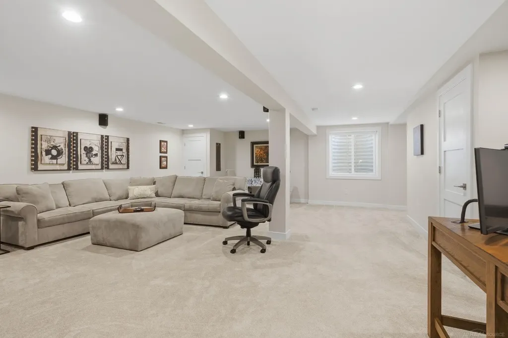 5272 Hawkseye Trace Warren City MI 48092