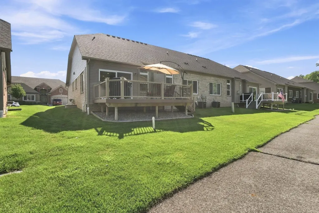 5272 Hawkseye Trace Warren City MI 48092