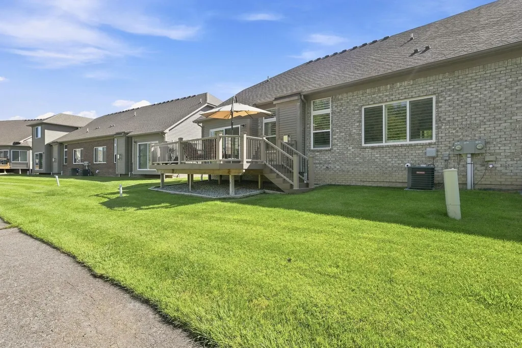 5272 Hawkseye Trace Warren City MI 48092