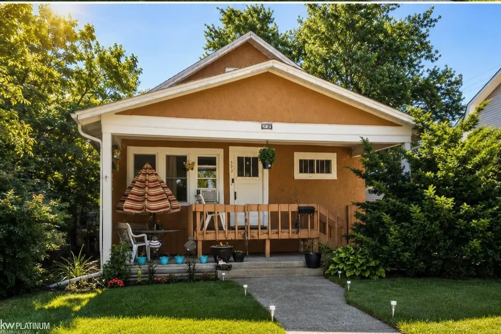 523 16th Street Port Huron City MI 48060