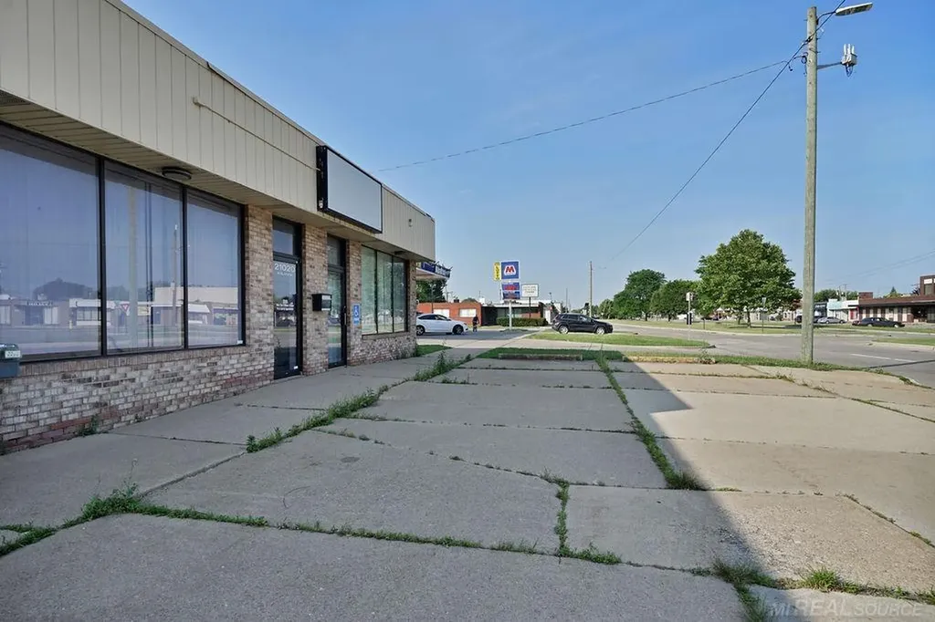21020 Kelly Road Eastpointe City MI 48021