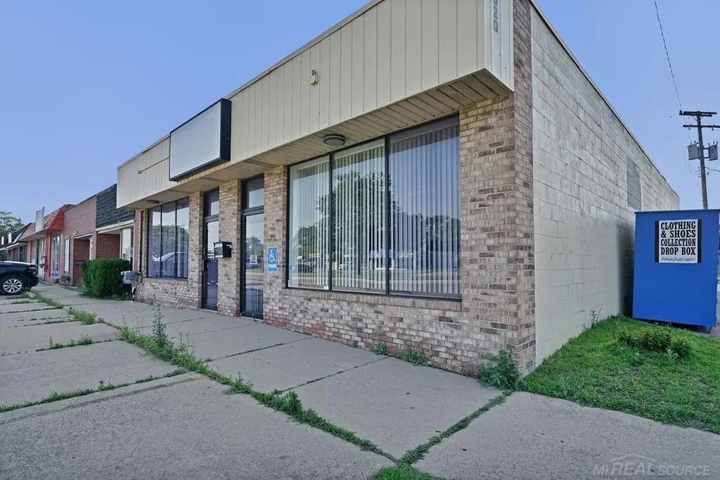 21020 Kelly Road Eastpointe City MI 48021