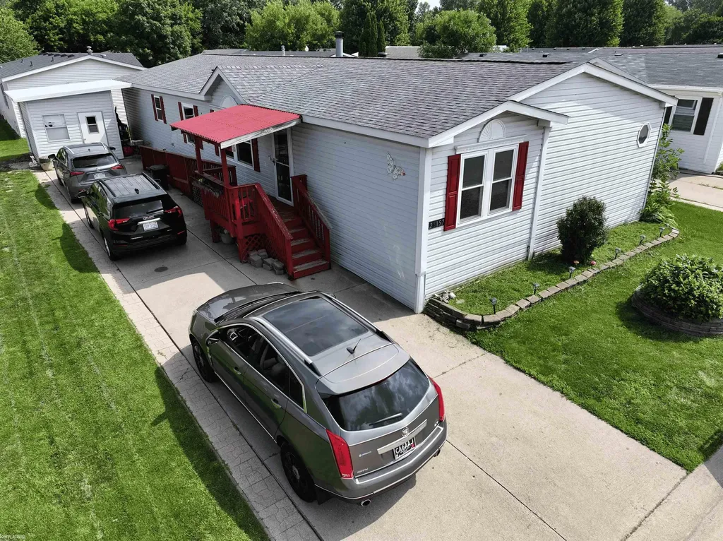 23157 Grey Gables Drive Clinton Charter Township MI 48036