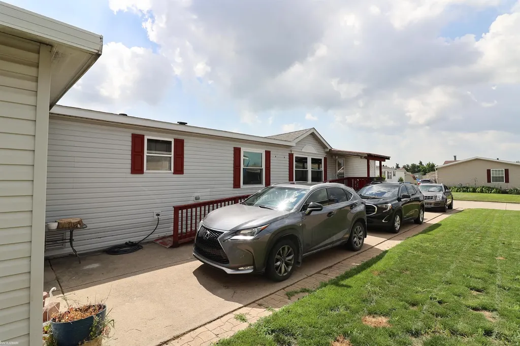 23157 Grey Gables Drive Clinton Charter Township MI 48036
