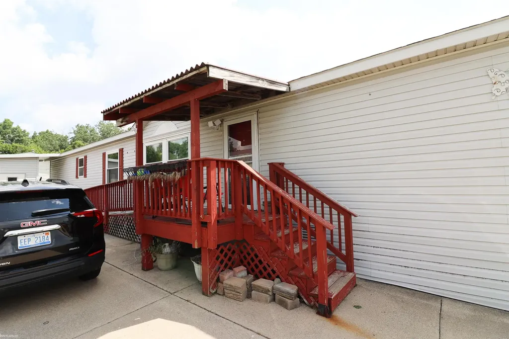 23157 Grey Gables Drive Clinton Charter Township MI 48036