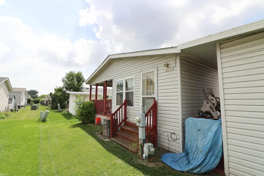 23157 Grey Gables Drive Clinton Charter Township MI 48036