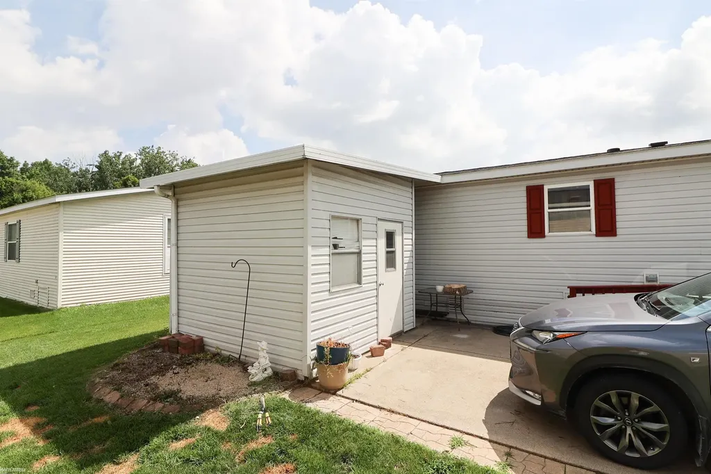 23157 Grey Gables Drive Clinton Charter Township MI 48036