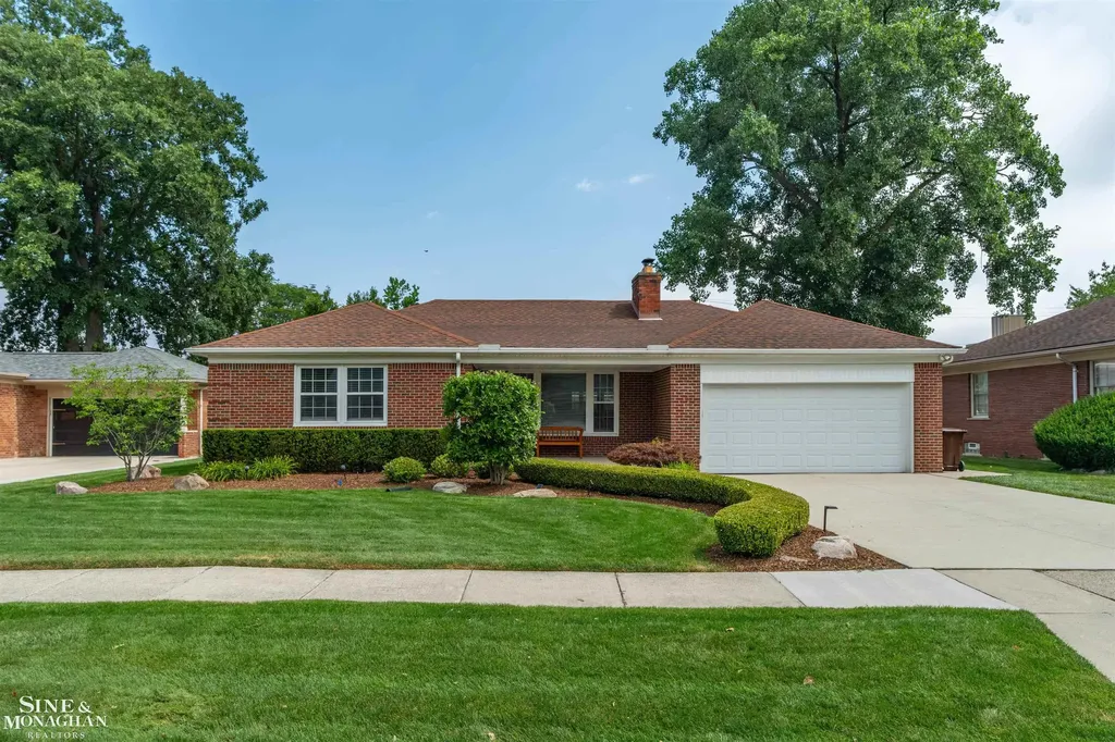 816 Hidden Lane Grosse Pointe Woods City MI 48236