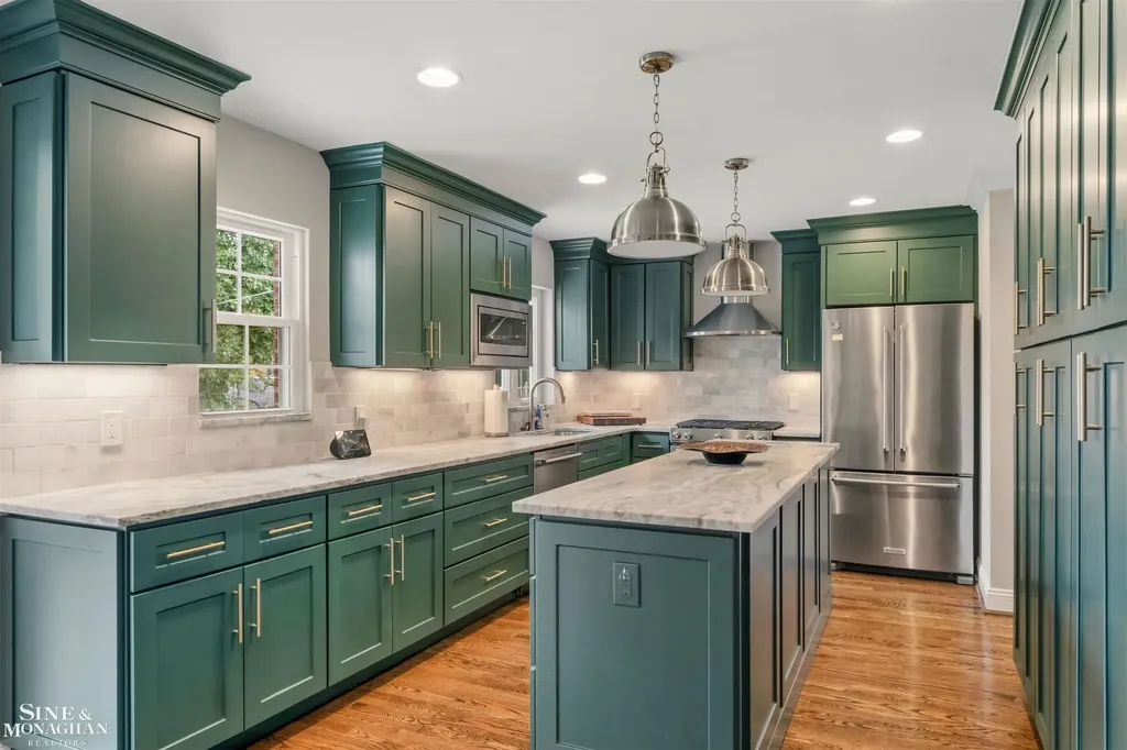 816 Hidden Lane Grosse Pointe Woods City MI 48236