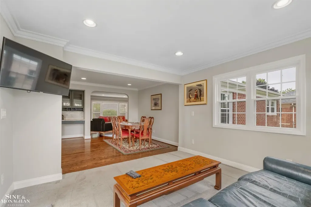 816 Hidden Lane Grosse Pointe Woods City MI 48236