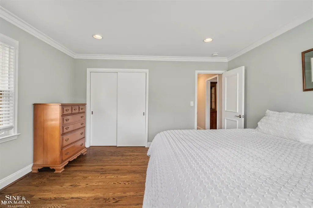 816 Hidden Lane Grosse Pointe Woods City MI 48236