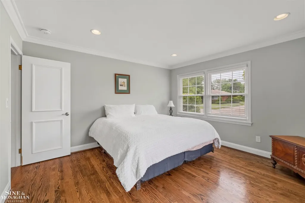 816 Hidden Lane Grosse Pointe Woods City MI 48236