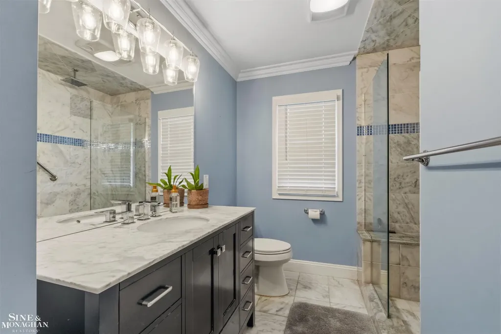 816 Hidden Lane Grosse Pointe Woods City MI 48236