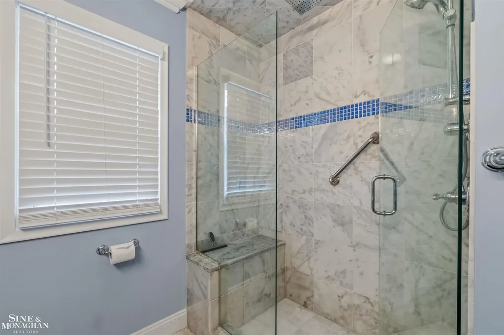816 Hidden Lane Grosse Pointe Woods City MI 48236