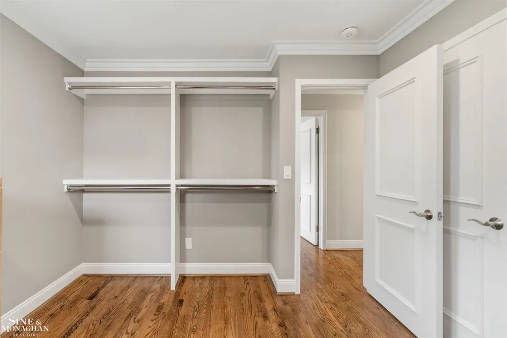 816 Hidden Lane Grosse Pointe Woods City MI 48236