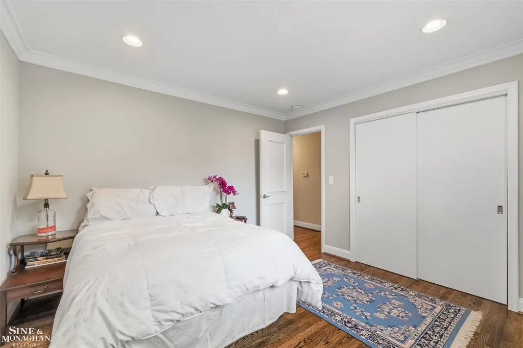 816 Hidden Lane Grosse Pointe Woods City MI 48236