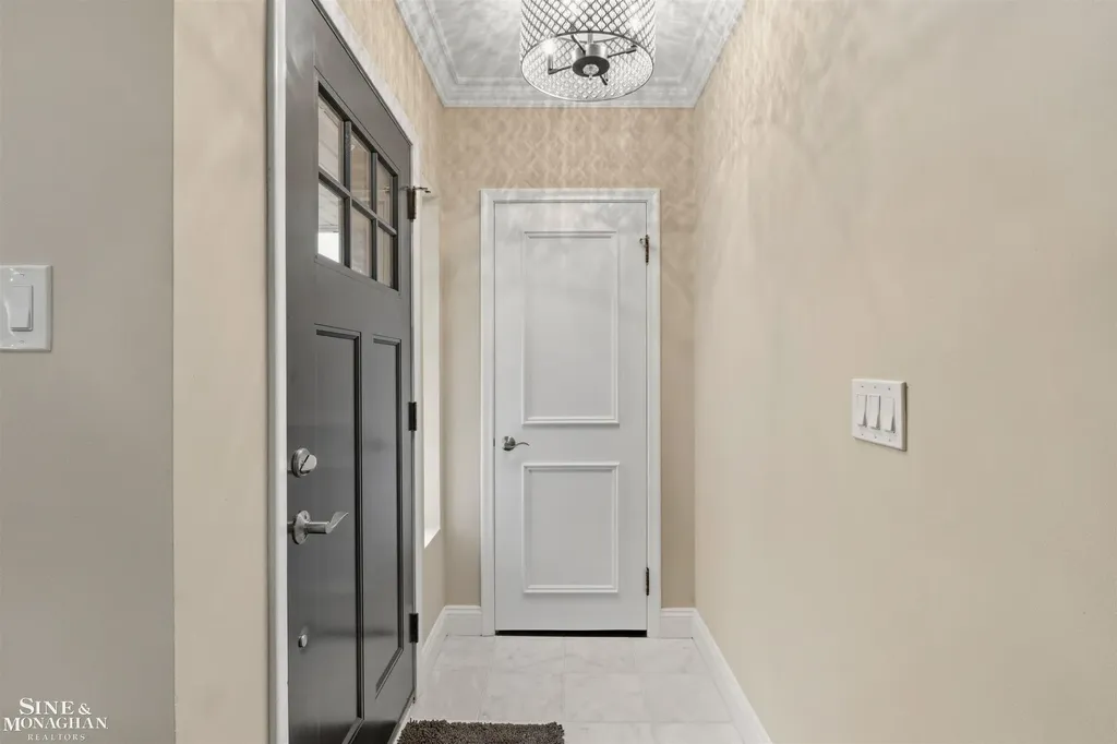816 Hidden Lane Grosse Pointe Woods City MI 48236