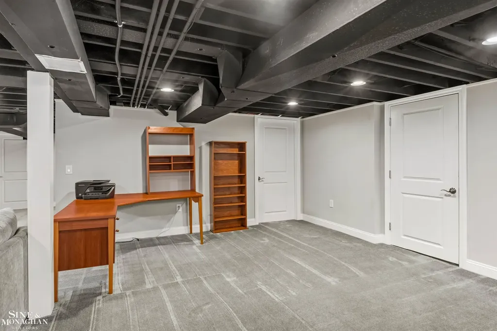 816 Hidden Lane Grosse Pointe Woods City MI 48236