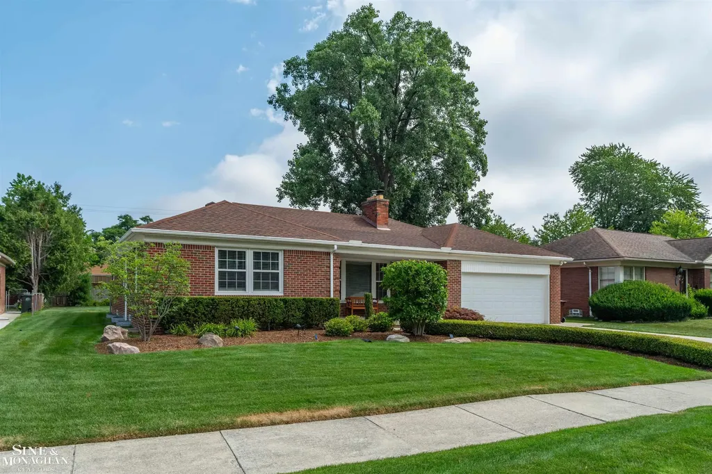 816 Hidden Lane Grosse Pointe Woods City MI 48236