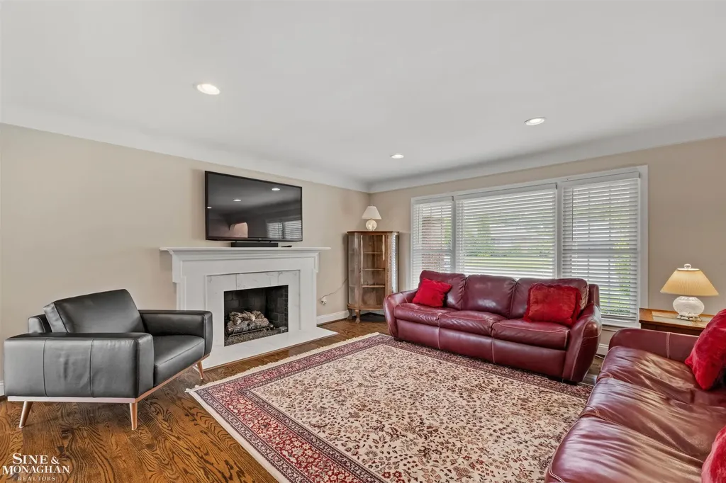 816 Hidden Lane Grosse Pointe Woods City MI 48236