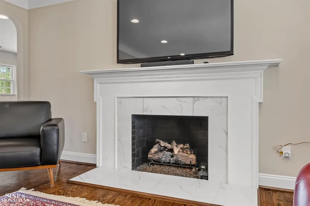 816 Hidden Lane Grosse Pointe Woods City MI 48236