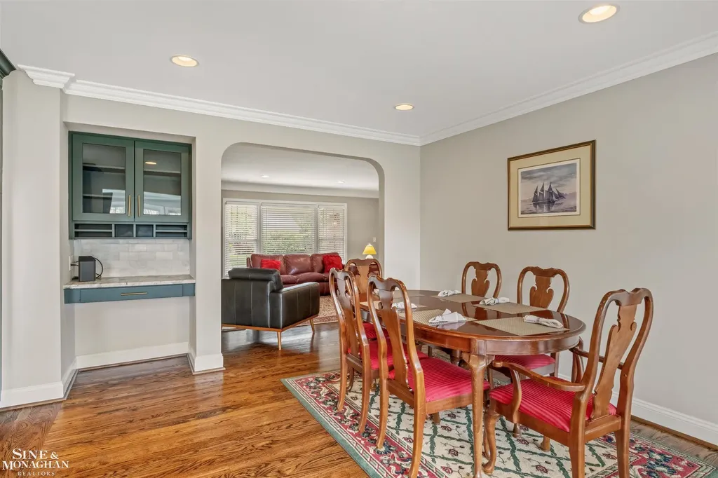 816 Hidden Lane Grosse Pointe Woods City MI 48236