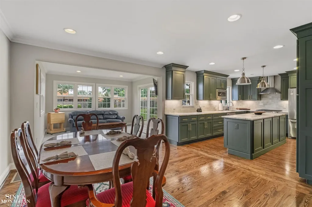 816 Hidden Lane Grosse Pointe Woods City MI 48236