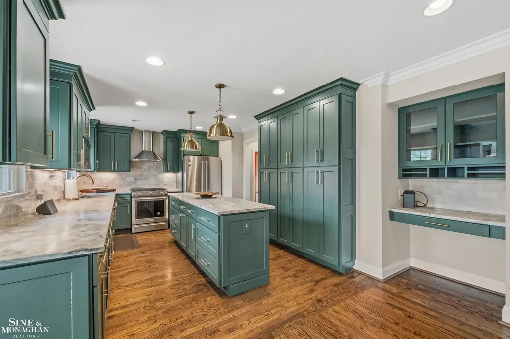 816 Hidden Lane Grosse Pointe Woods City MI 48236