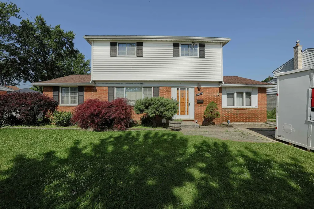39533 Spalding Drive Sterling Heights City MI 48313