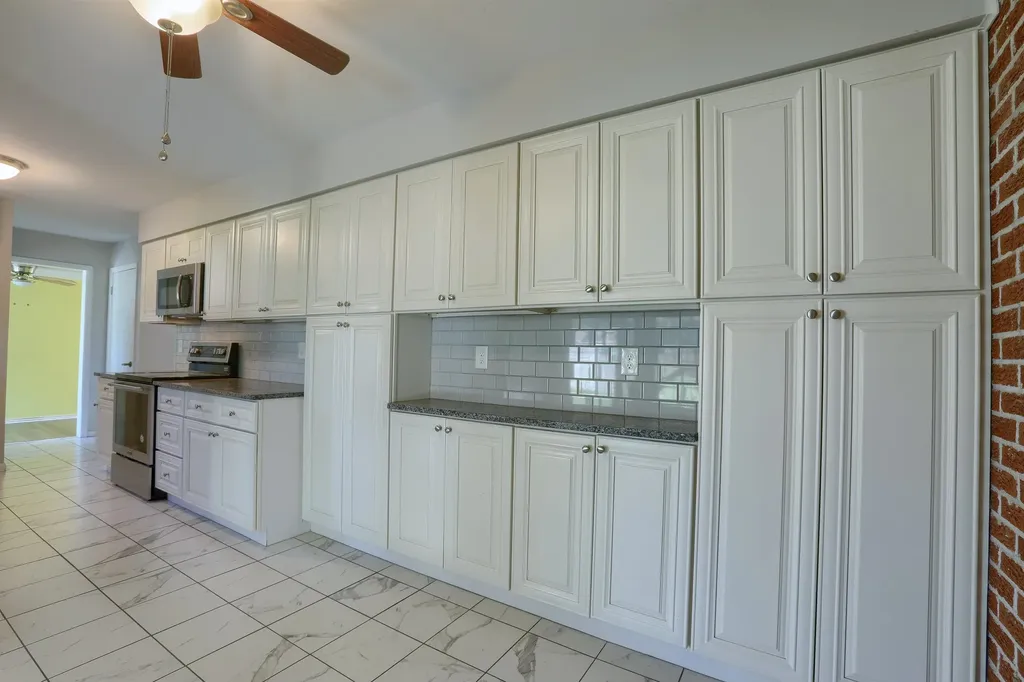 39533 Spalding Drive Sterling Heights City MI 48313