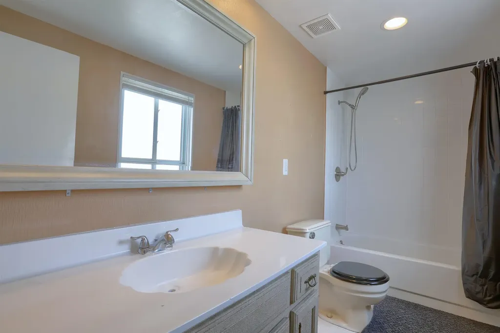 39533 Spalding Drive Sterling Heights City MI 48313
