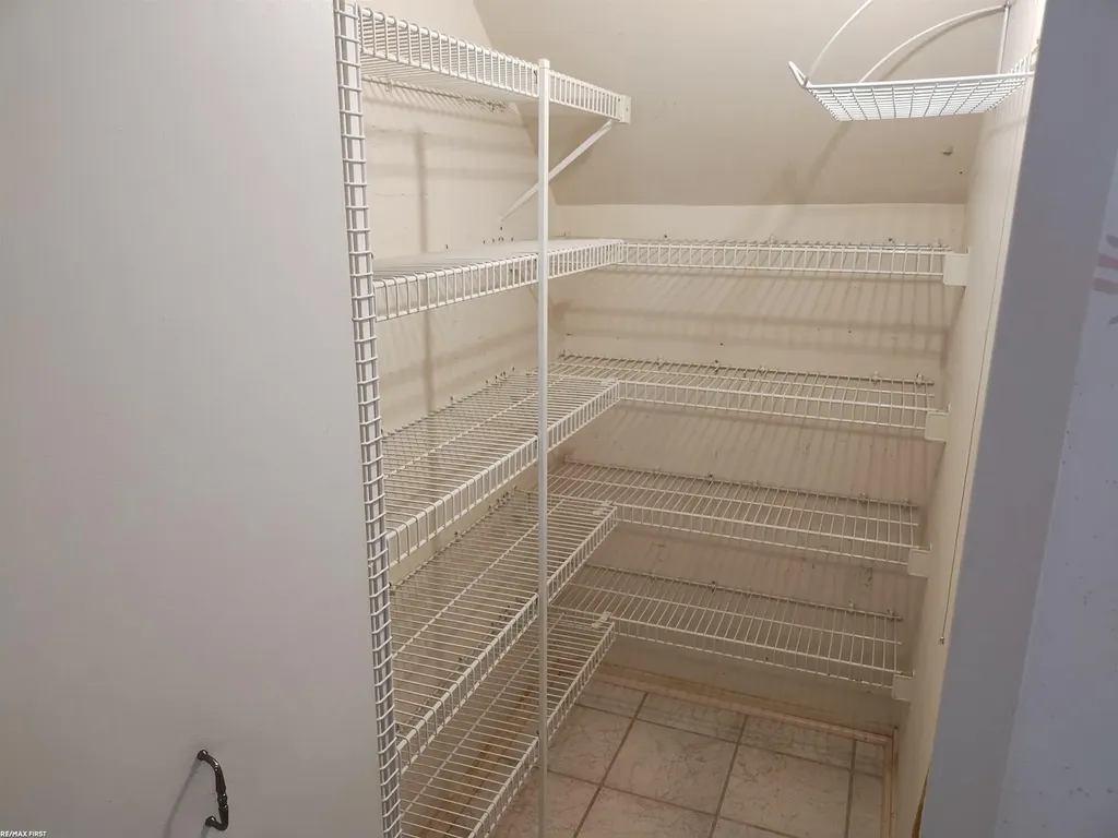 6619 Apt 102 Ridgefield Cir Street West Bloomfield Charter Township MI 48322