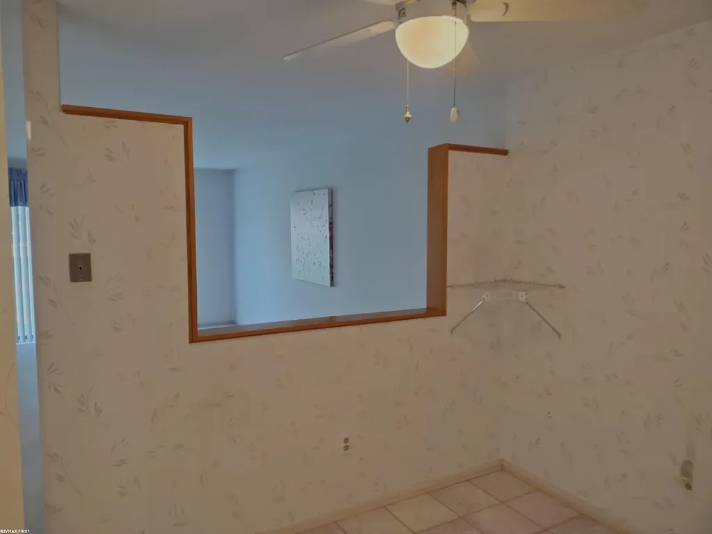 6619 Apt 102 Ridgefield Cir Street West Bloomfield Charter Township MI 48322