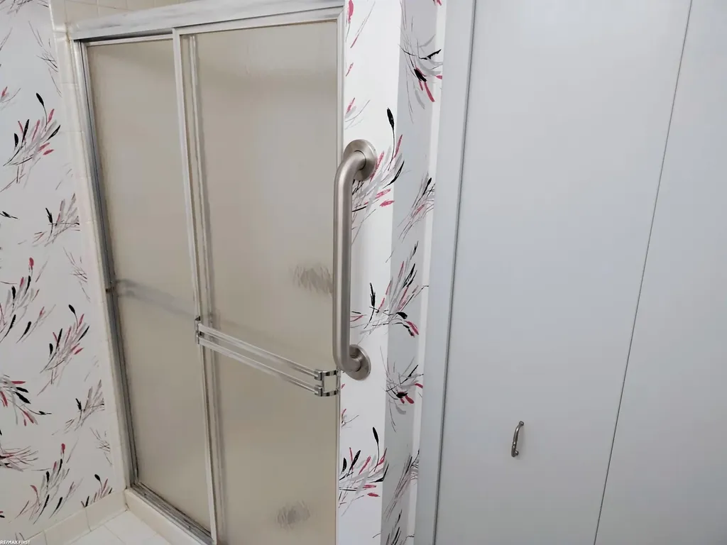 6619 Apt 102 Ridgefield Cir Street West Bloomfield Charter Township MI 48322