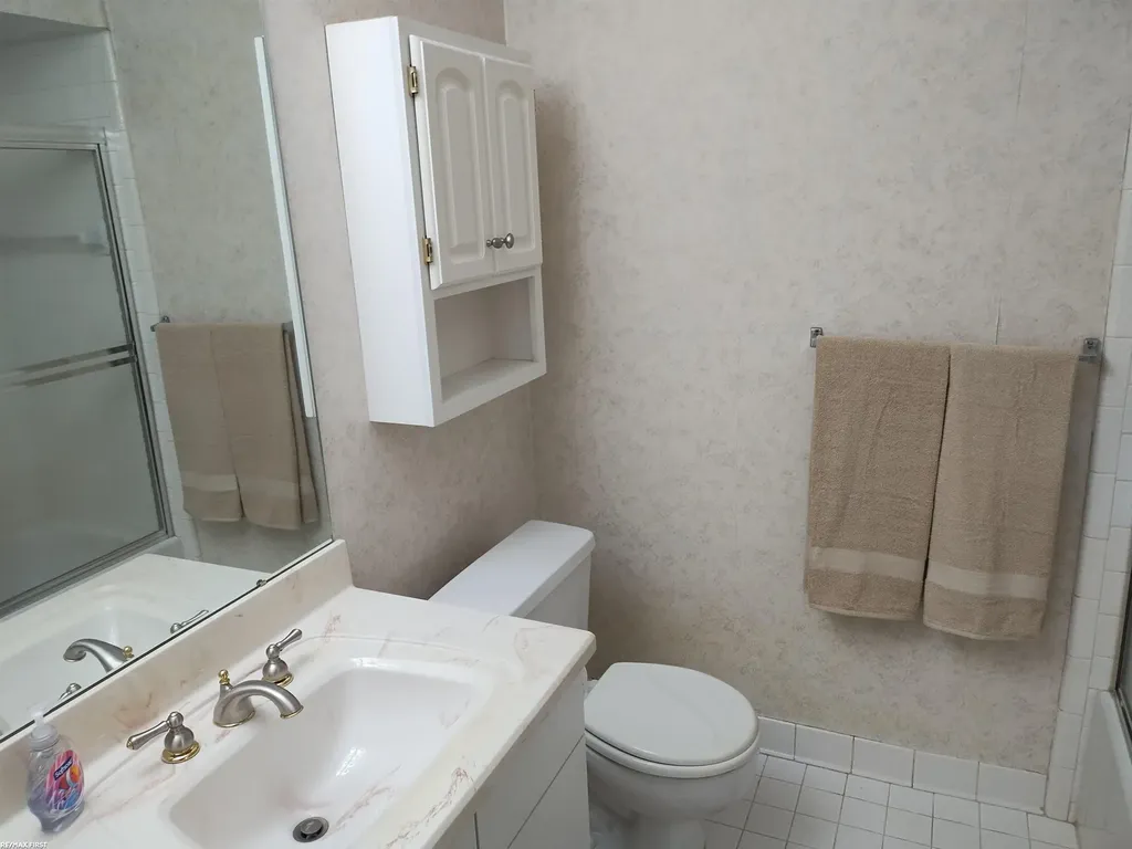 6619 Apt 102 Ridgefield Cir Street West Bloomfield Charter Township MI 48322