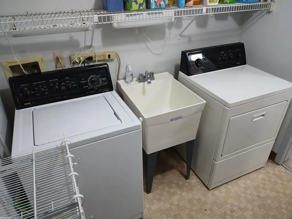 6619 Apt 102 Ridgefield Cir Street West Bloomfield Charter Township MI 48322