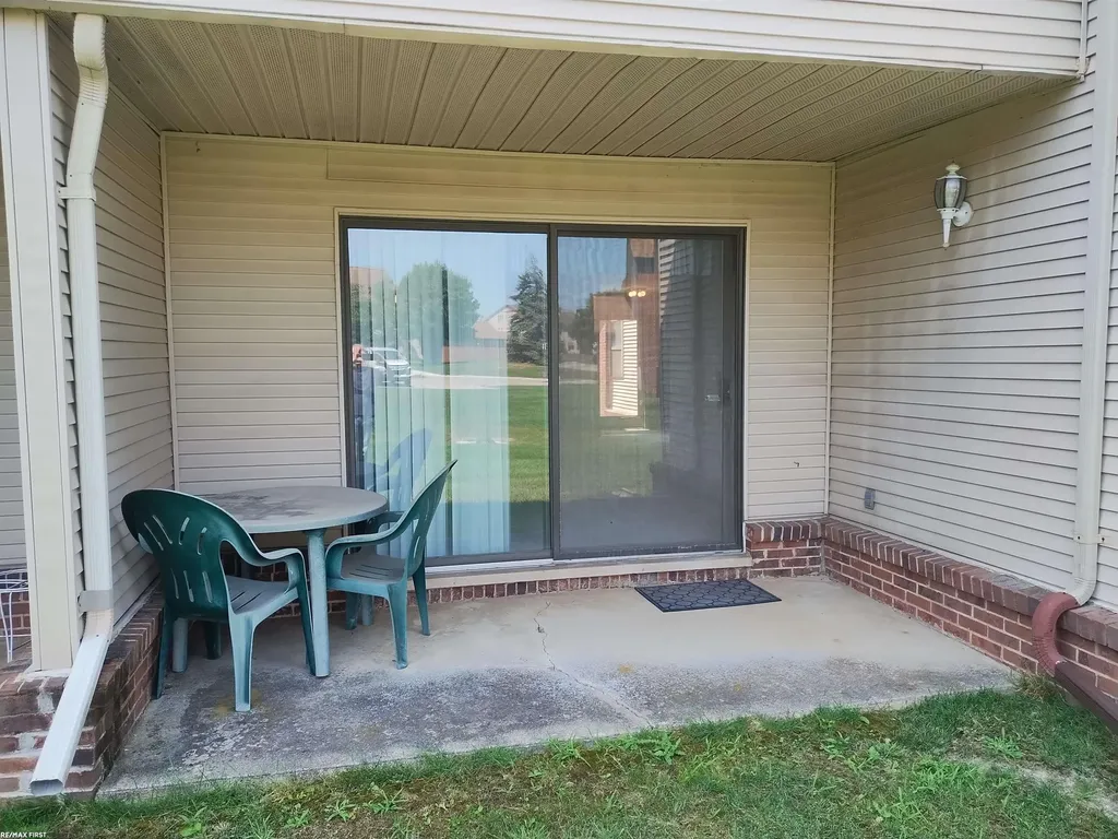 6619 Apt 102 Ridgefield Cir Street West Bloomfield Charter Township MI 48322