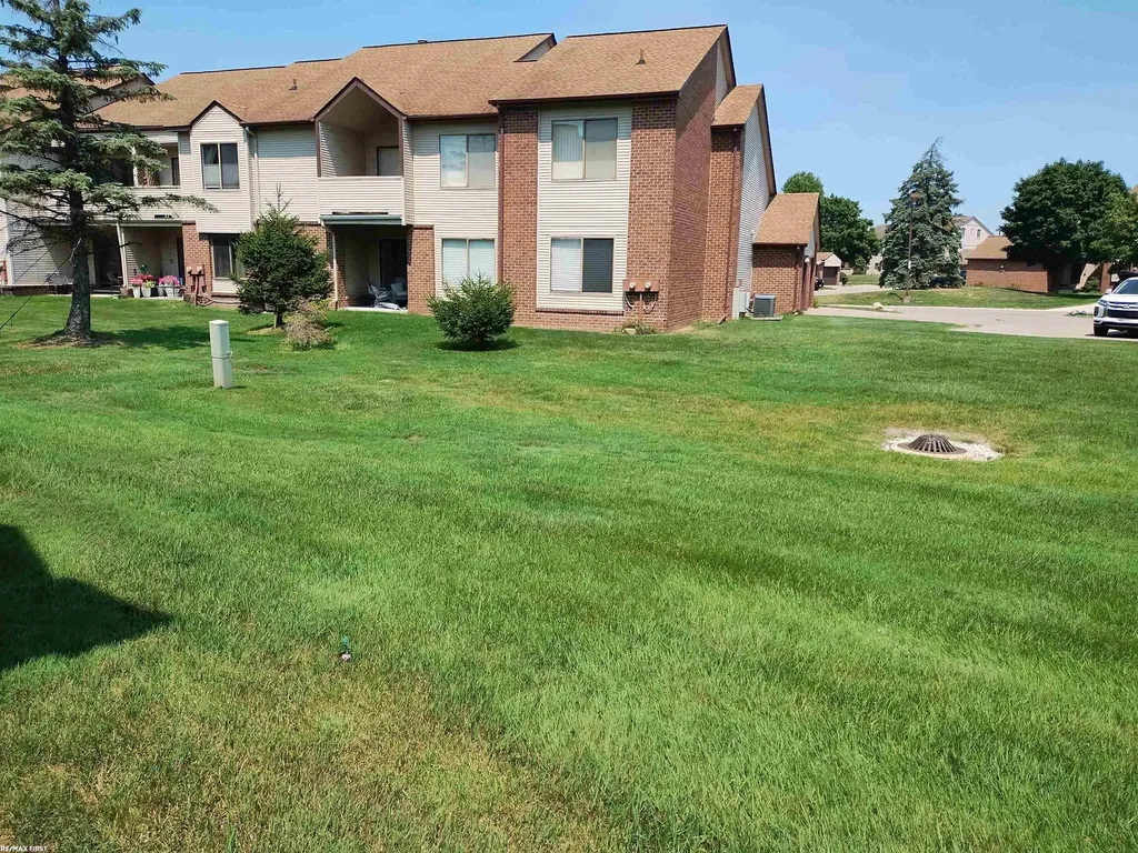 6619 Apt 102 Ridgefield Cir Street West Bloomfield Charter Township MI 48322