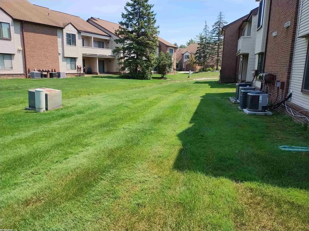 6619 Apt 102 Ridgefield Cir Street West Bloomfield Charter Township MI 48322