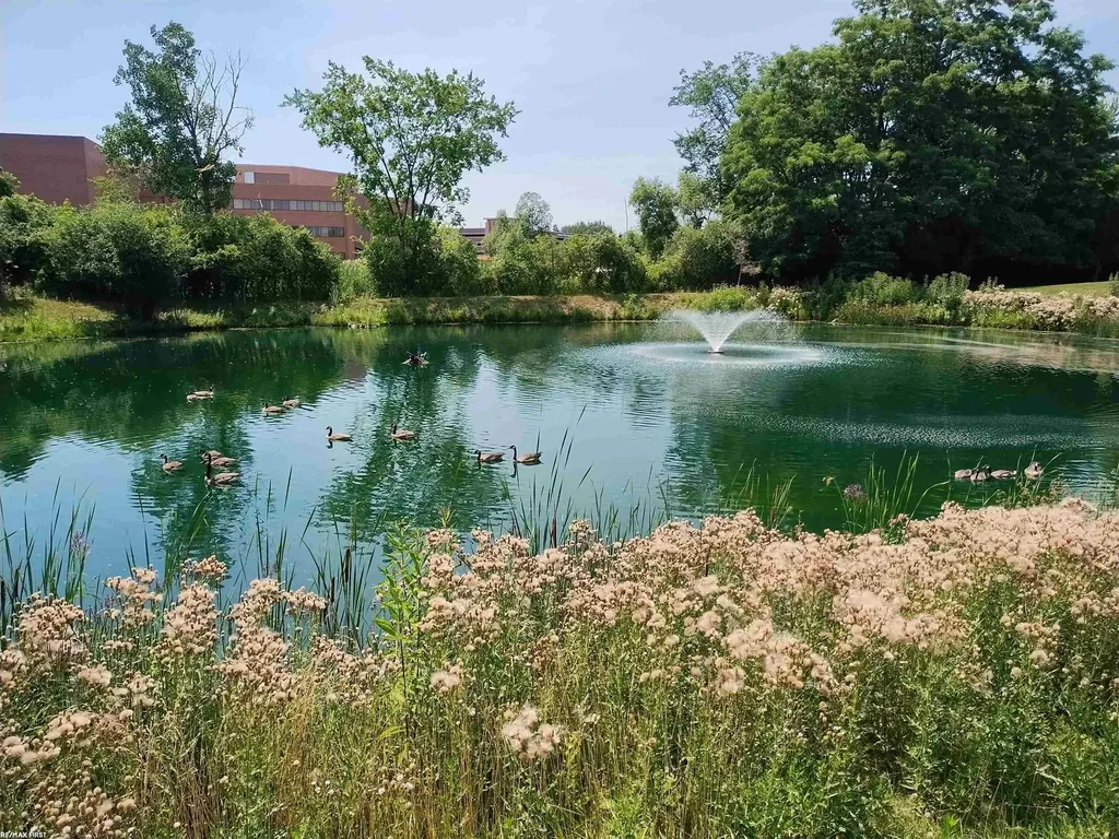 6619 Apt 102 Ridgefield Cir Street West Bloomfield Charter Township MI 48322